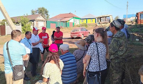 Депутат Заксобрания Нурлан Мунжасаров встретился с жителями села Нижнеозерное Илекского района